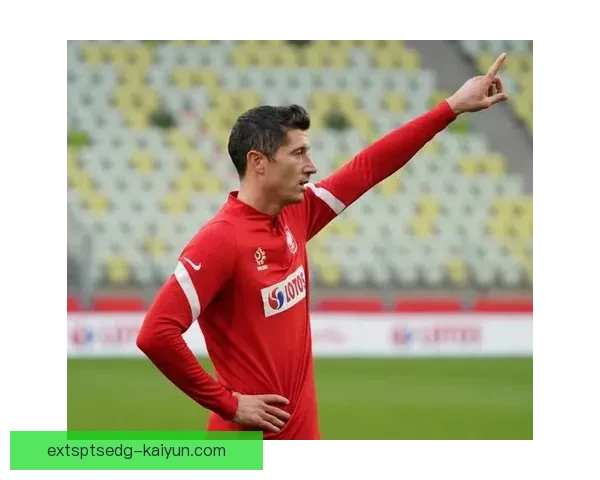 莱万多夫斯基国家队首秀表现稳健，助力球队迎来良好开局