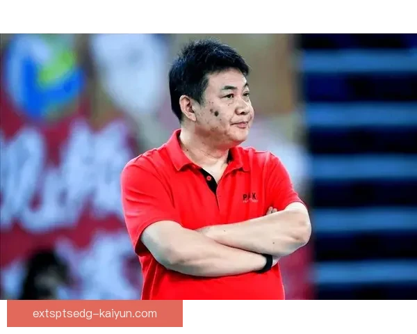 中国队新帅上任面临严峻挑战与舆论压力